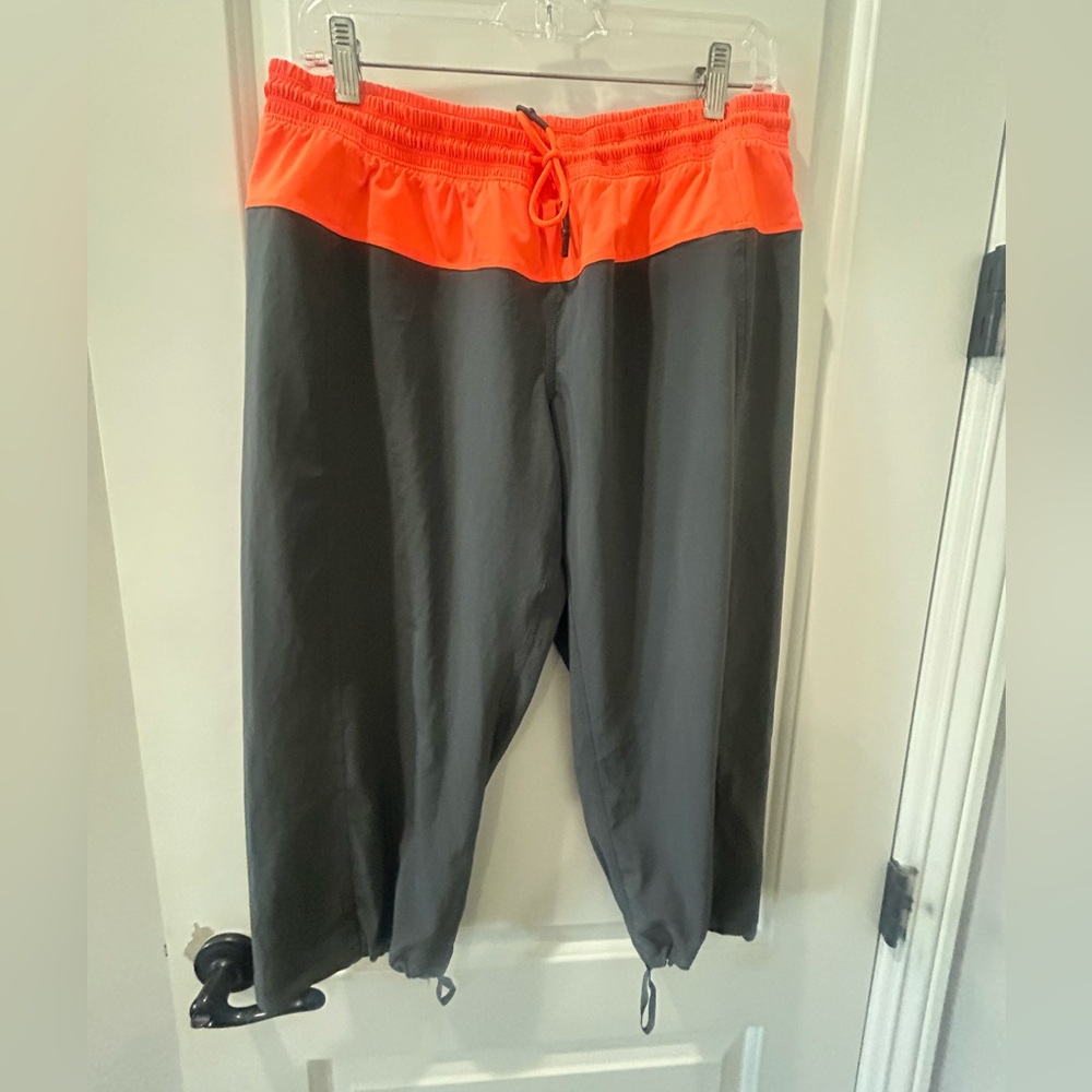 Lululemon cropped joggers size 10 grey with orange waist.